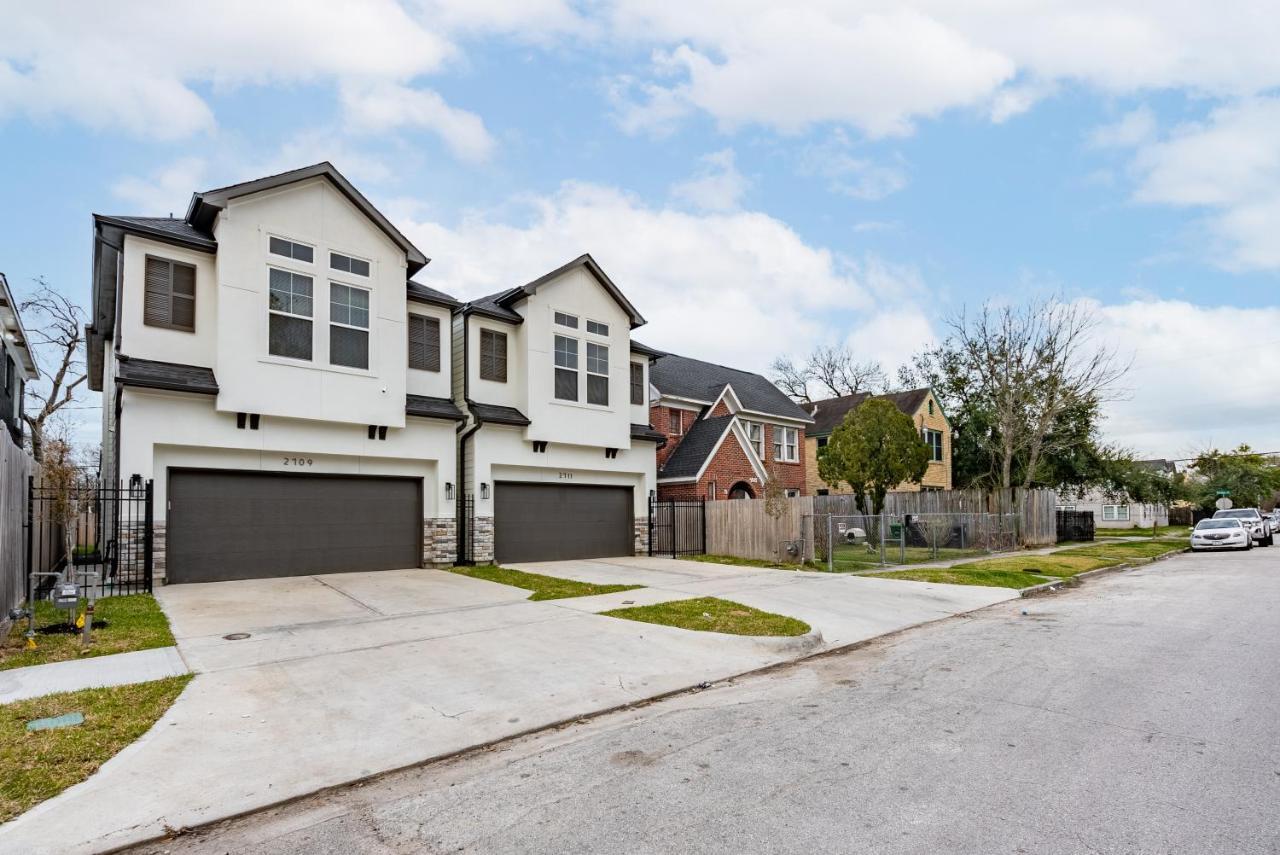 3 Bedroom And 3 Bath We Have Power And Internet Houston Exterior photo