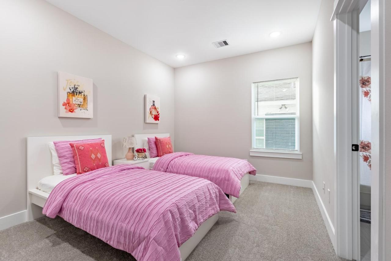 3 Bedroom And 3 Bath We Have Power And Internet Houston Exterior photo