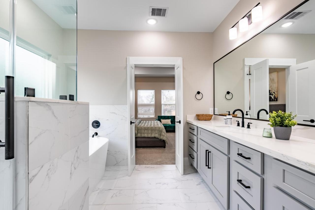 3 Bedroom And 3 Bath We Have Power And Internet Houston Exterior photo
